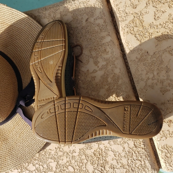 🥳Let's Make a Deal! SPERRY Topsiders! - Picture 2 of 5